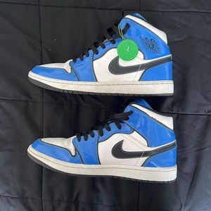 Jordan 1 Mid “Signal Blue” Size 9.5 Men